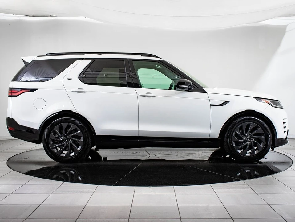 2023 Land Rover Discovery 5th Gen - Image 11 of 21