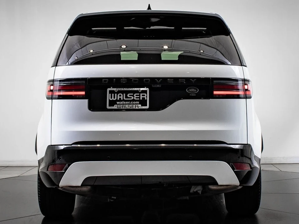 2023 Land Rover Discovery 5th Gen - Image 7 of 21