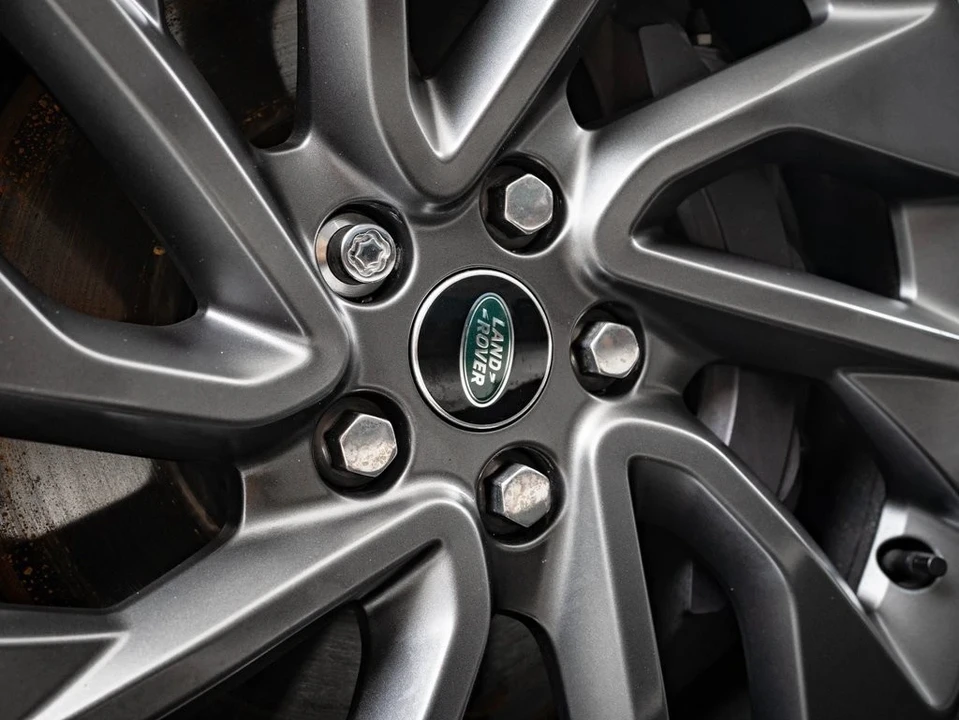 2023 Land Rover Discovery 5th Gen - Image 8 of 21