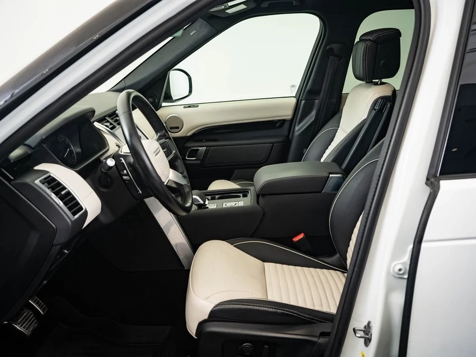 2023 Land Rover Discovery 5th Gen - Image 20 of 21