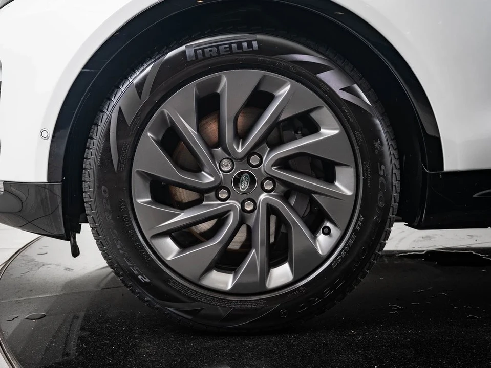 2023 Land Rover Discovery 5th Gen - Image 13 of 21