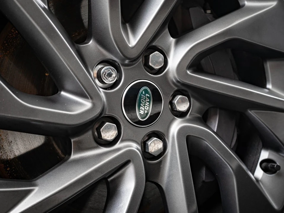 2023 Land Rover Discovery 5th Gen - Image 8 of 21