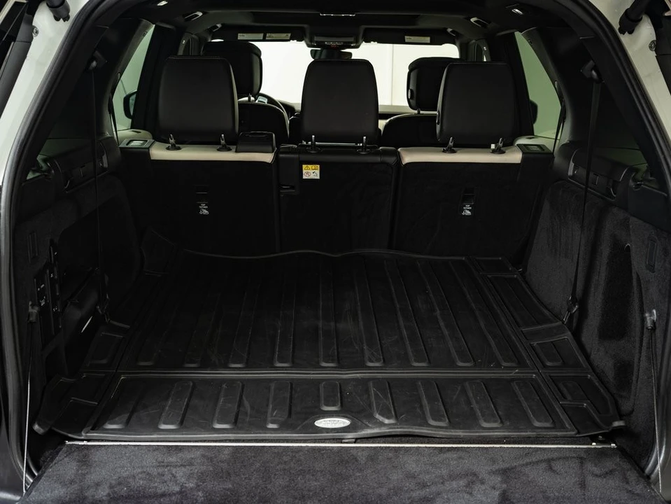 2023 Land Rover Discovery 5th Gen - Image 18 of 21