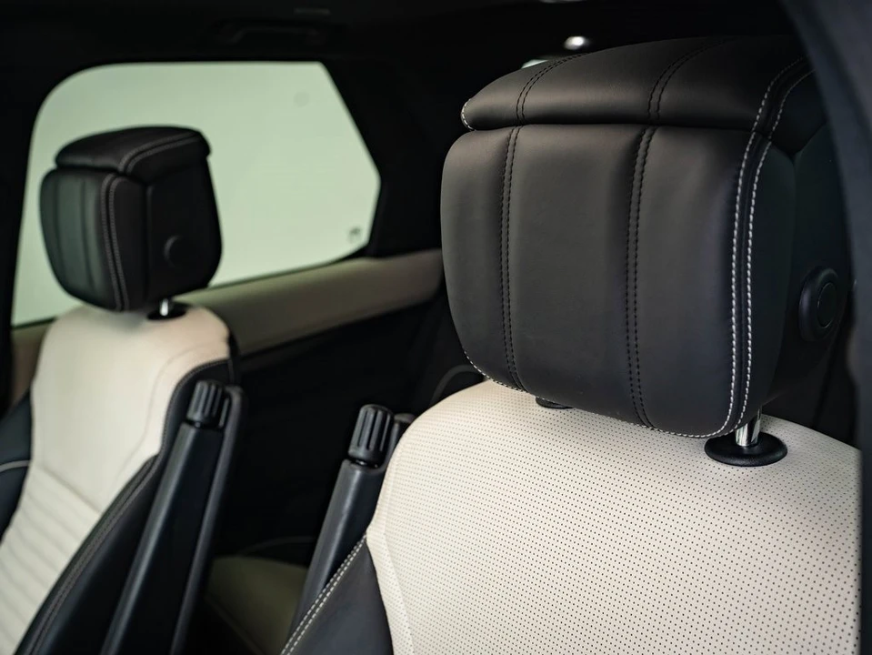 2023 Land Rover Discovery 5th Gen - Image 21 of 21