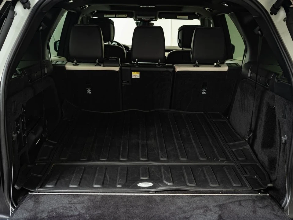 2023 Land Rover Discovery 5th Gen - Image 18 of 21