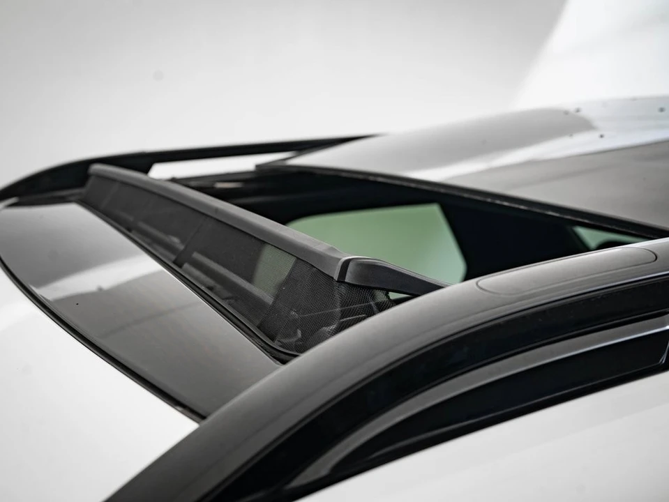 2023 Land Rover Discovery 5th Gen - Image 14 of 21