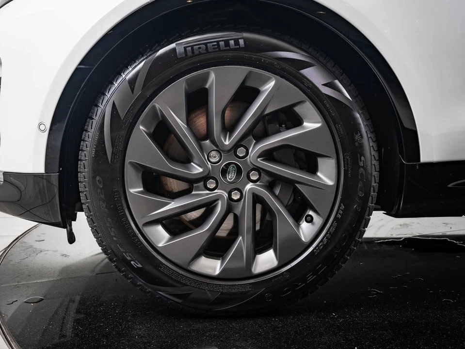 2023 Land Rover Discovery 5th Gen - Image 13 of 21
