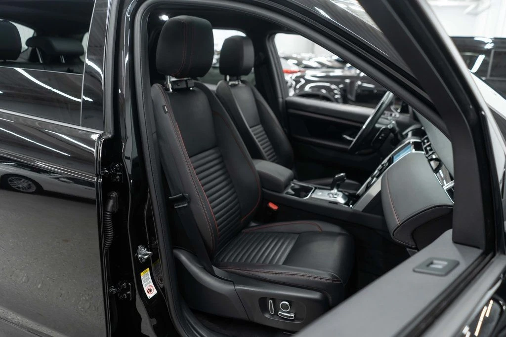 2023 Land Rover Discovery 5th Gen - Image 11 of 12