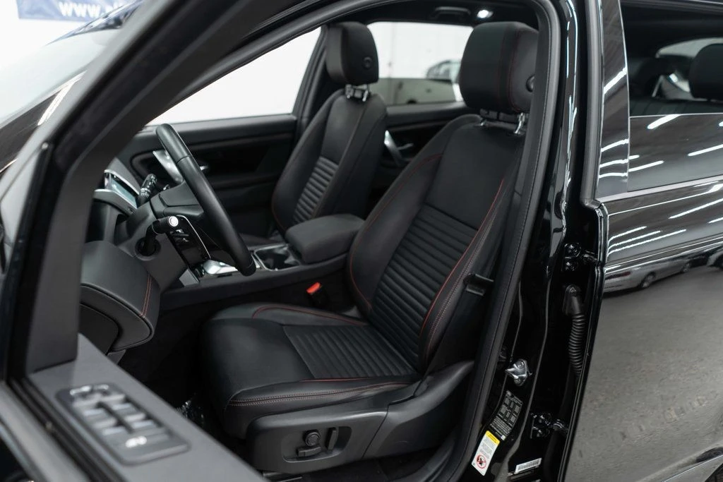 2023 Land Rover Discovery 5th Gen - Image 9 of 12