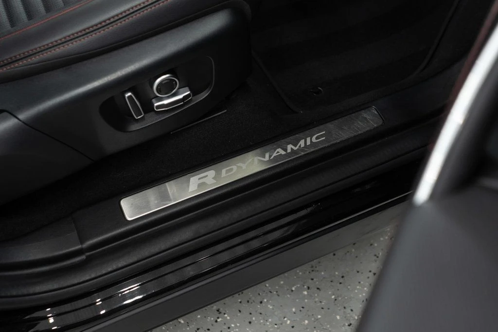 2023 Land Rover Discovery 5th Gen - Image 12 of 12