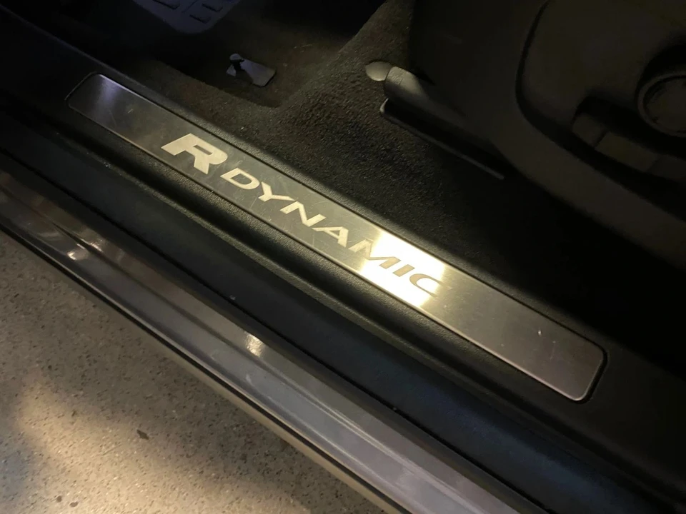 2023 Land Rover Discovery 5th Gen - Image 18 of 21