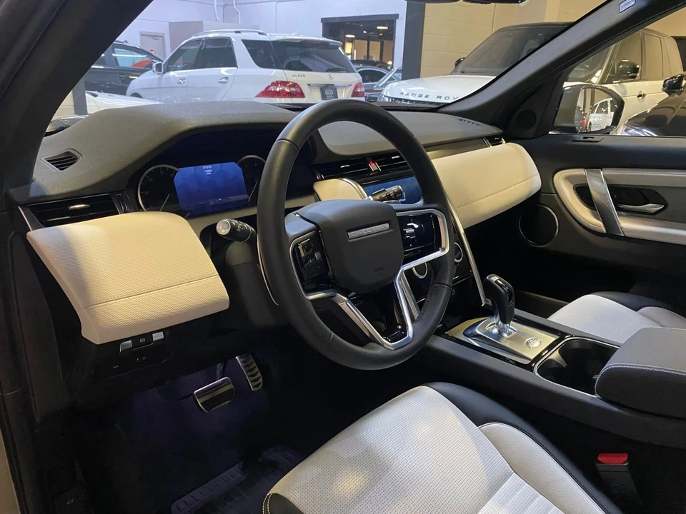 2023 Land Rover Discovery 5th Gen - Image 9 of 21