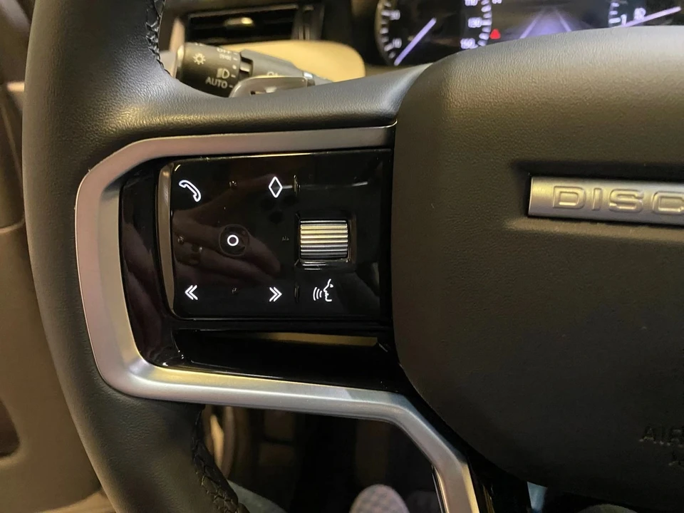 2023 Land Rover Discovery 5th Gen - Image 11 of 21