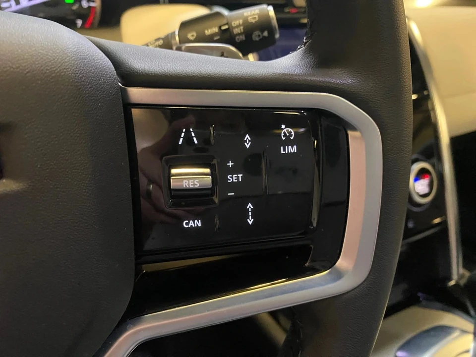 2023 Land Rover Discovery 5th Gen - Image 12 of 21