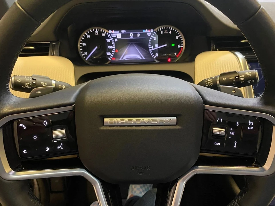 2023 Land Rover Discovery 5th Gen - Image 10 of 21