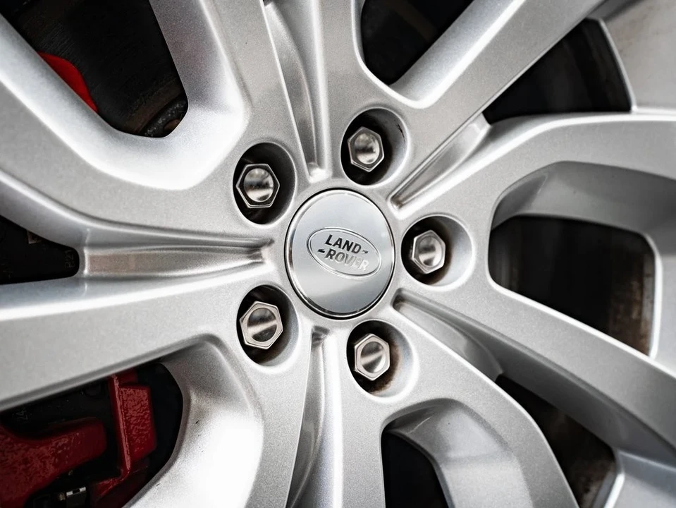 2023 Land Rover Discovery 5th Gen - Image 8 of 21