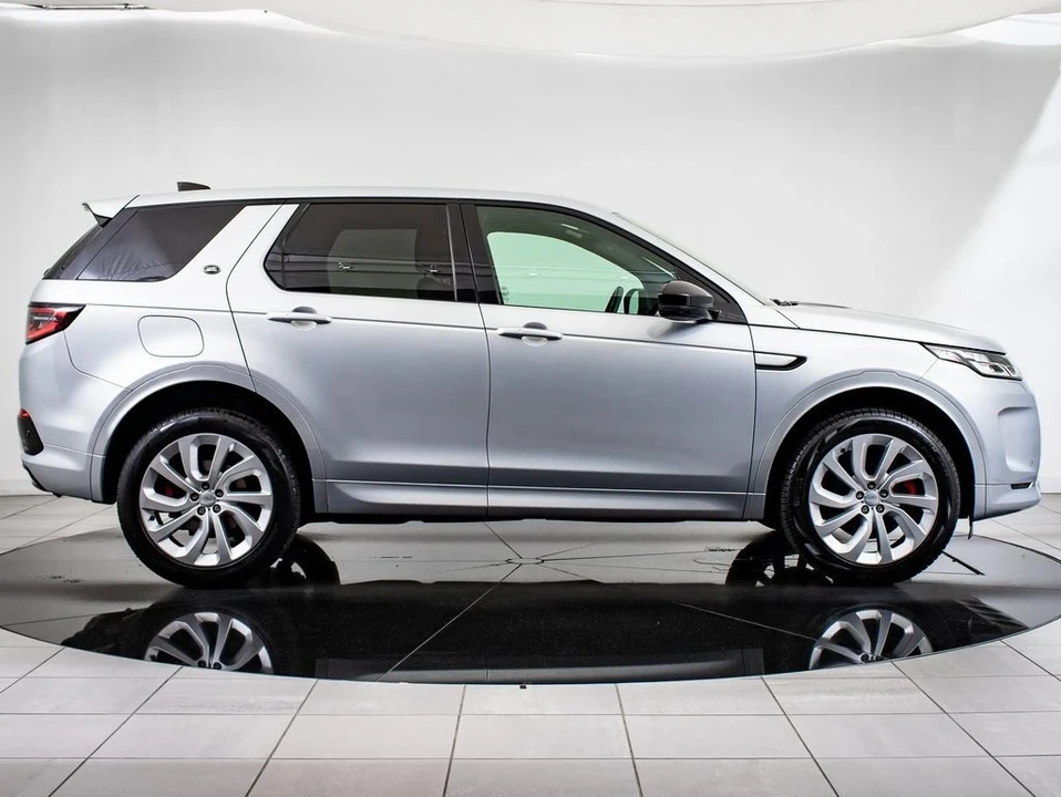 2023 Land Rover Discovery 5th Gen - Image 11 of 21