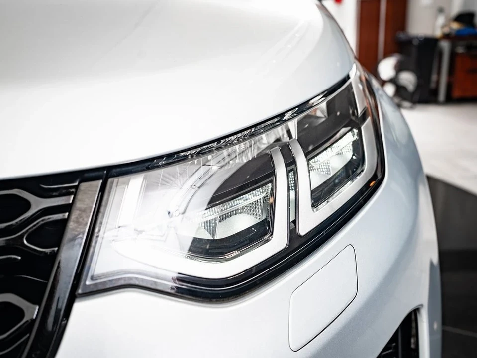 2023 Land Rover Discovery 5th Gen - Image 14 of 21