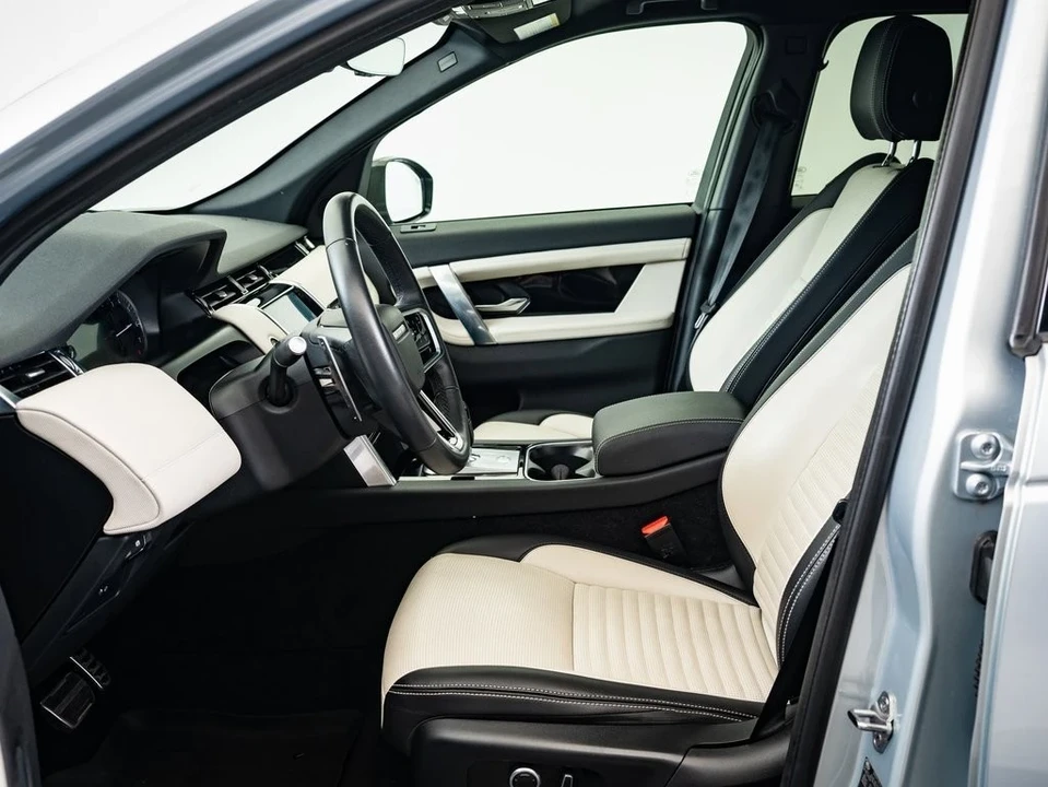 2023 Land Rover Discovery 5th Gen - Image 20 of 21