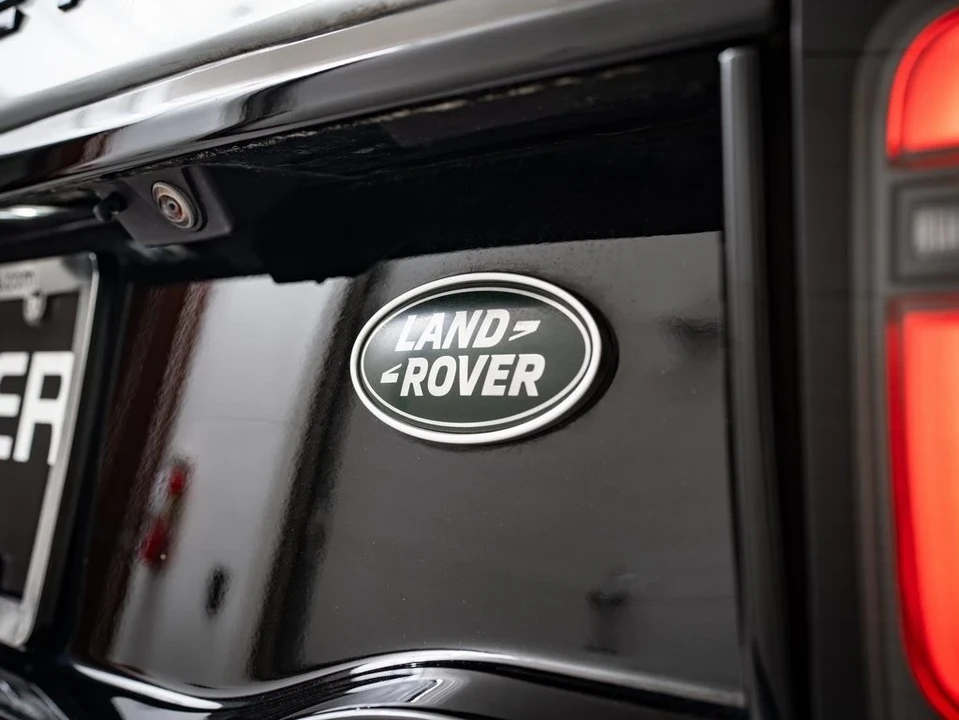 2023 Land Rover Discovery 5th Gen - Image 17 of 21