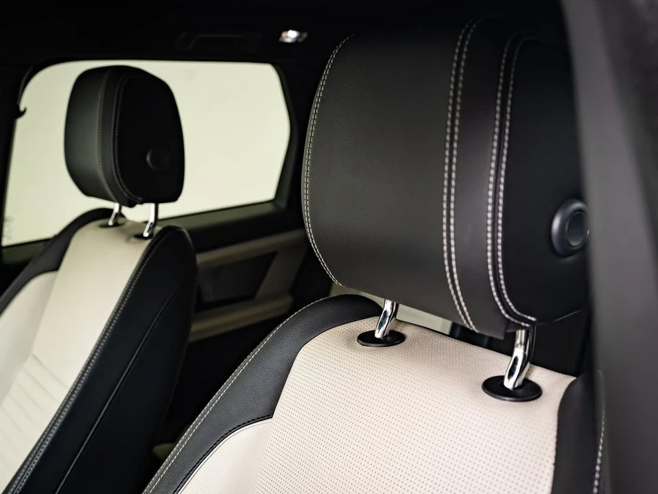 2023 Land Rover Discovery 5th Gen - Image 21 of 21