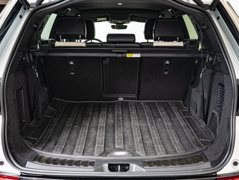 2023 Land Rover Discovery 5th Gen - Image 18 of 21