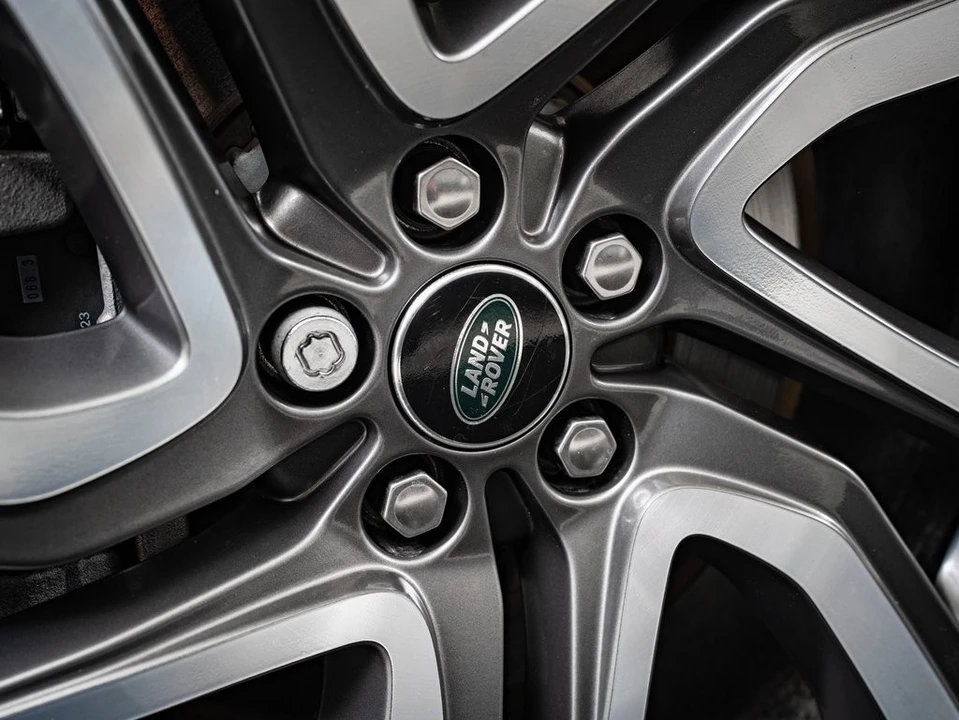 2023 Land Rover Discovery 5th Gen - Image 8 of 21