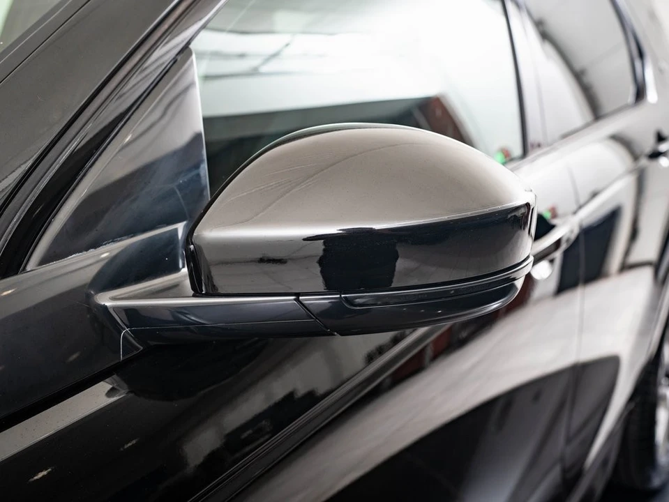 2023 Land Rover Discovery 5th Gen - Image 14 of 21