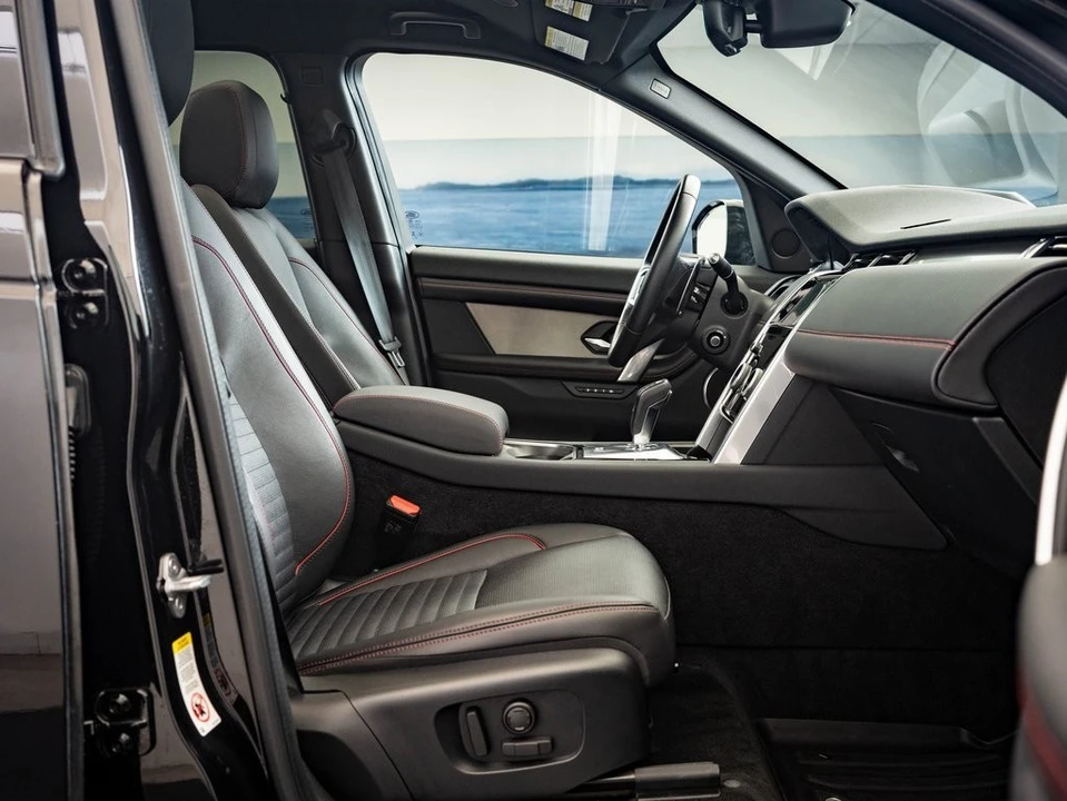 2023 Land Rover Discovery 5th Gen - Image 20 of 21