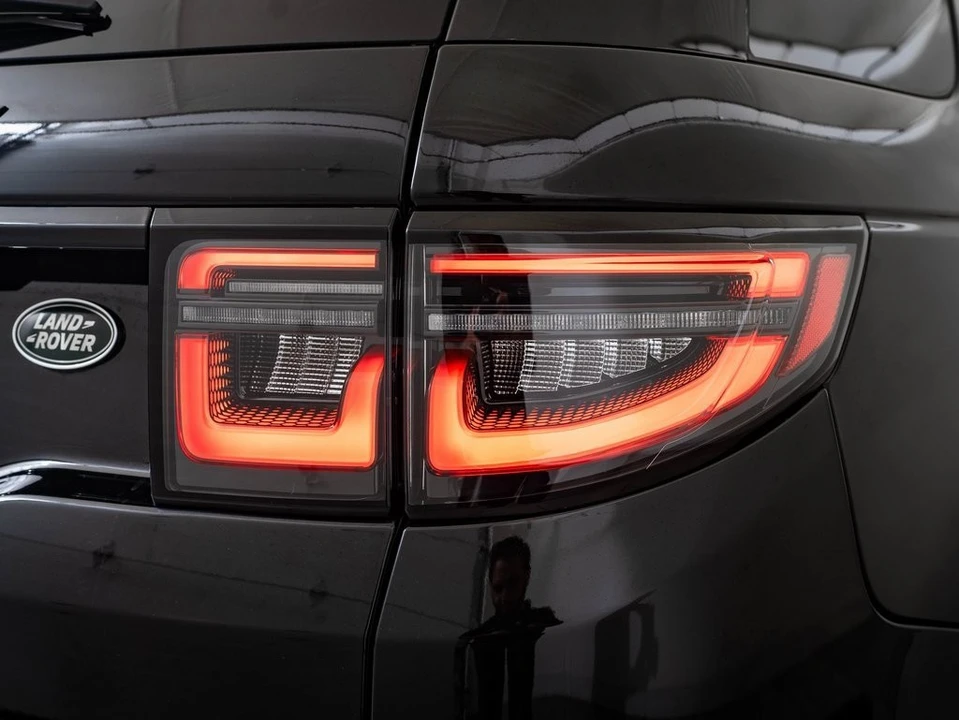 2023 Land Rover Discovery 5th Gen - Image 16 of 21