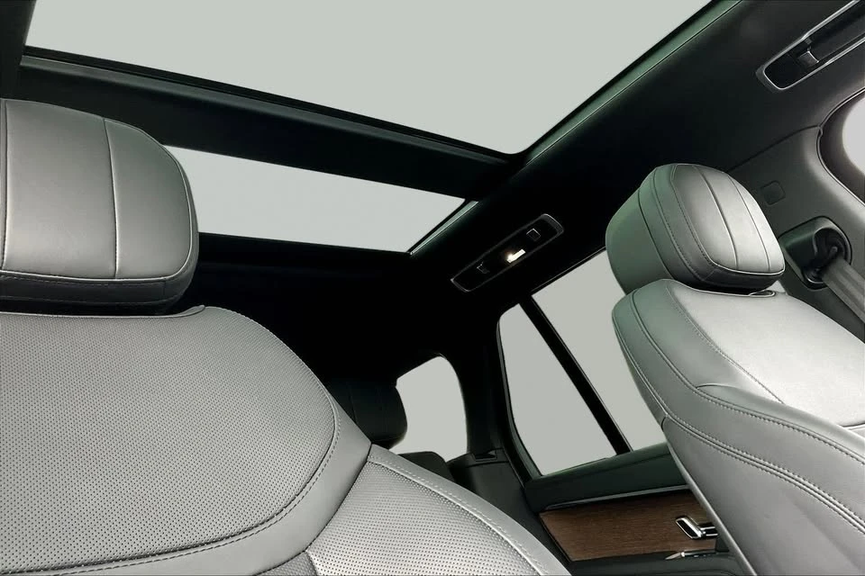 2023 Land Rover Range Rover L460 - Image 18 of 19