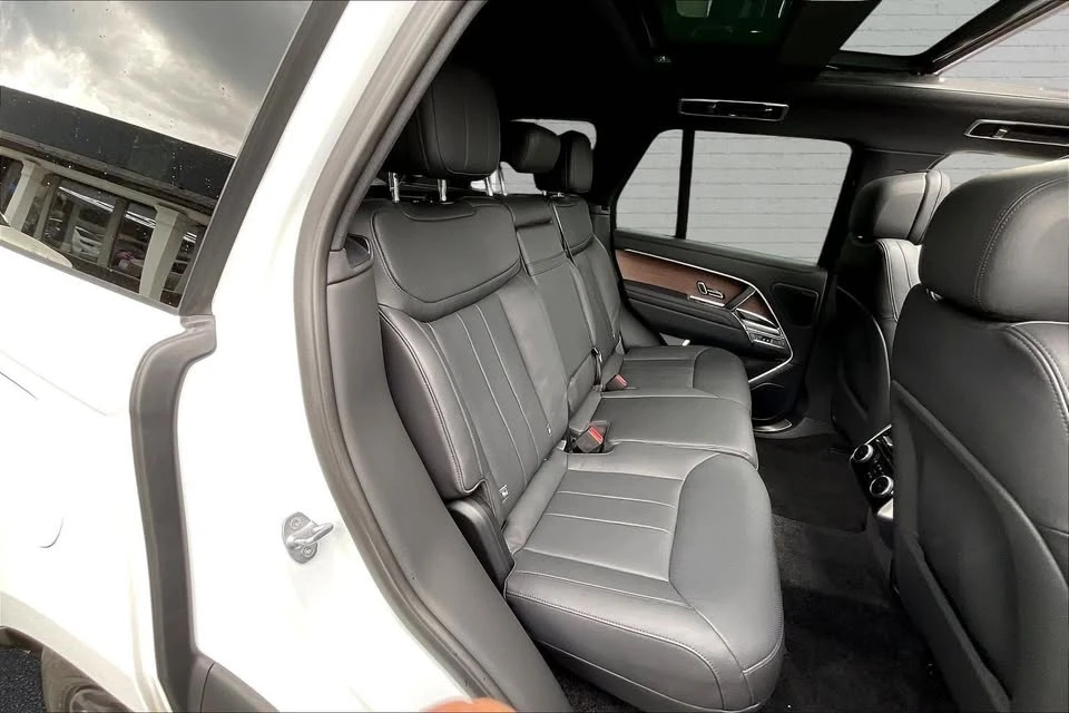 2023 Land Rover Range Rover L460 - Image 16 of 19