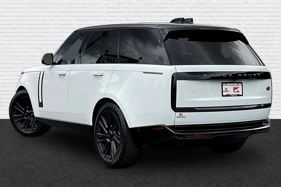 2023 Land Rover Range Rover L460 - Image 4 of 19