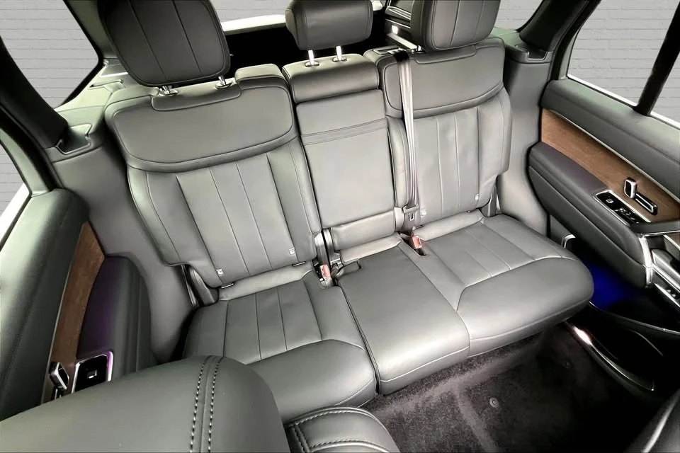 2023 Land Rover Range Rover L460 - Image 17 of 19