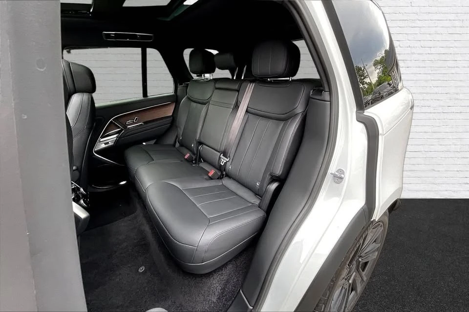 2023 Land Rover Range Rover L460 - Image 15 of 19