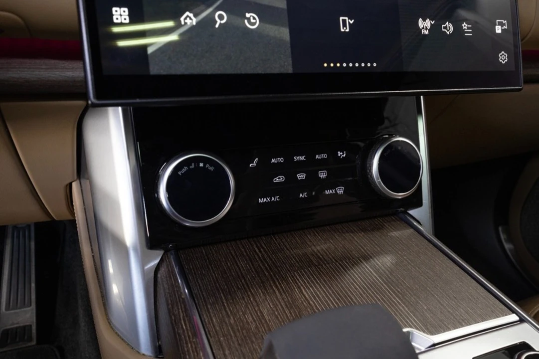 2023 Land Rover Range Rover L460 - Image 31 of 31