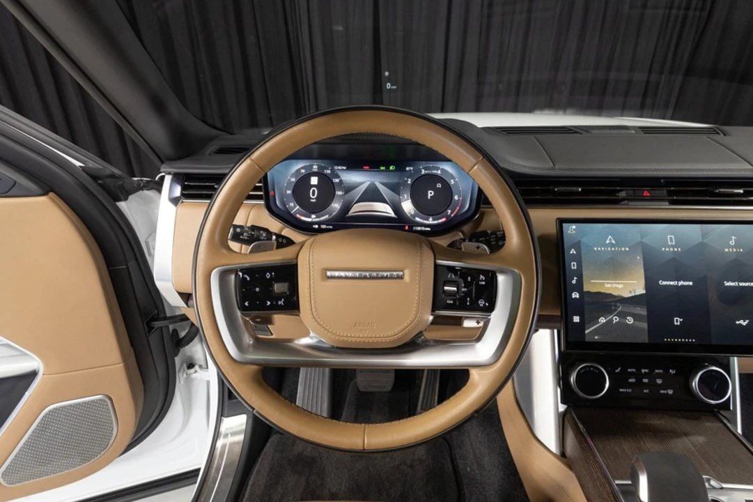 2023 Land Rover Range Rover L460 - Image 25 of 31