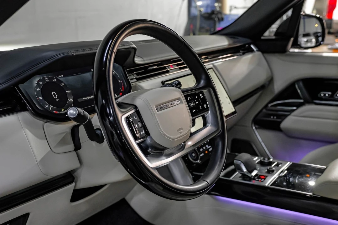 2023 Land Rover Range Rover L460 - Image 24 of 31