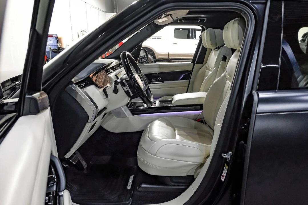 2023 Land Rover Range Rover L460 - Image 4 of 31
