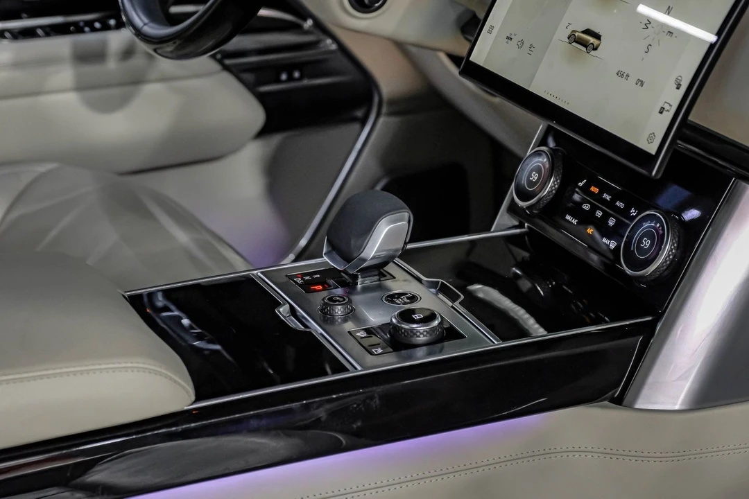 2023 Land Rover Range Rover L460 - Image 30 of 31