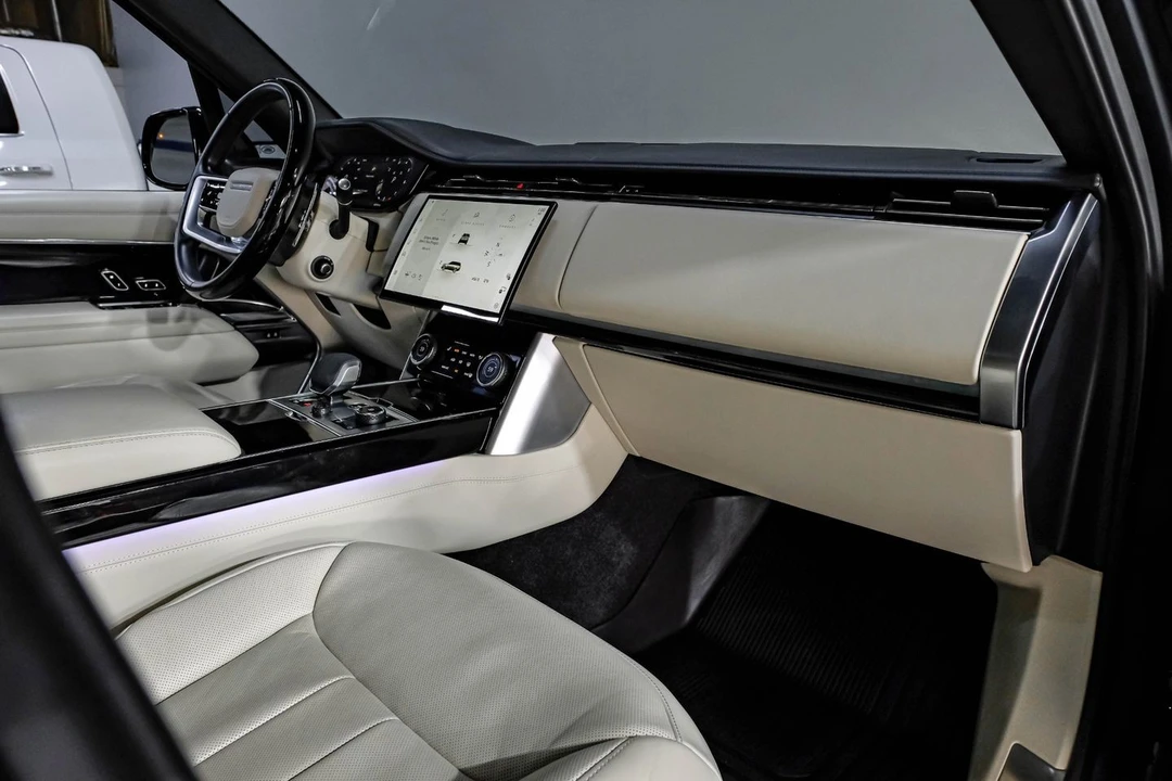 2023 Land Rover Range Rover L460 - Image 21 of 31
