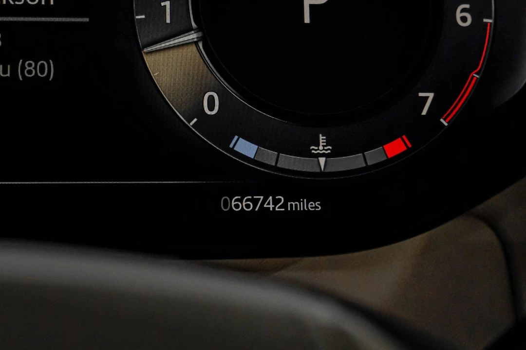 2023 Land Rover Range Rover L460 - Image 28 of 31