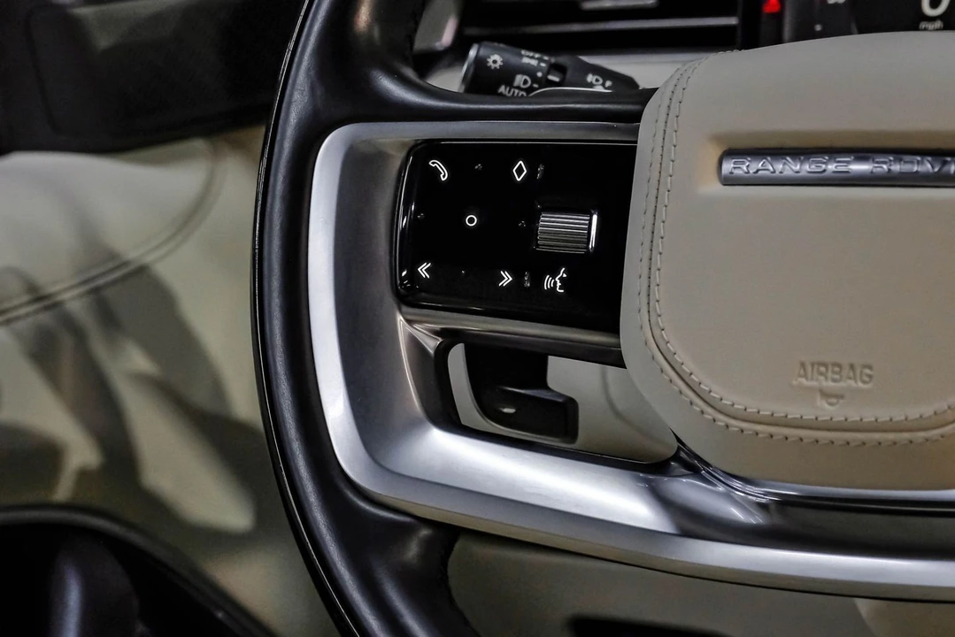 2023 Land Rover Range Rover L460 - Image 25 of 31