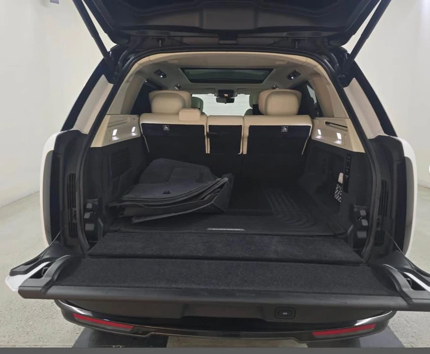 2023 Land Rover Range Rover L460 - Image 9 of 10