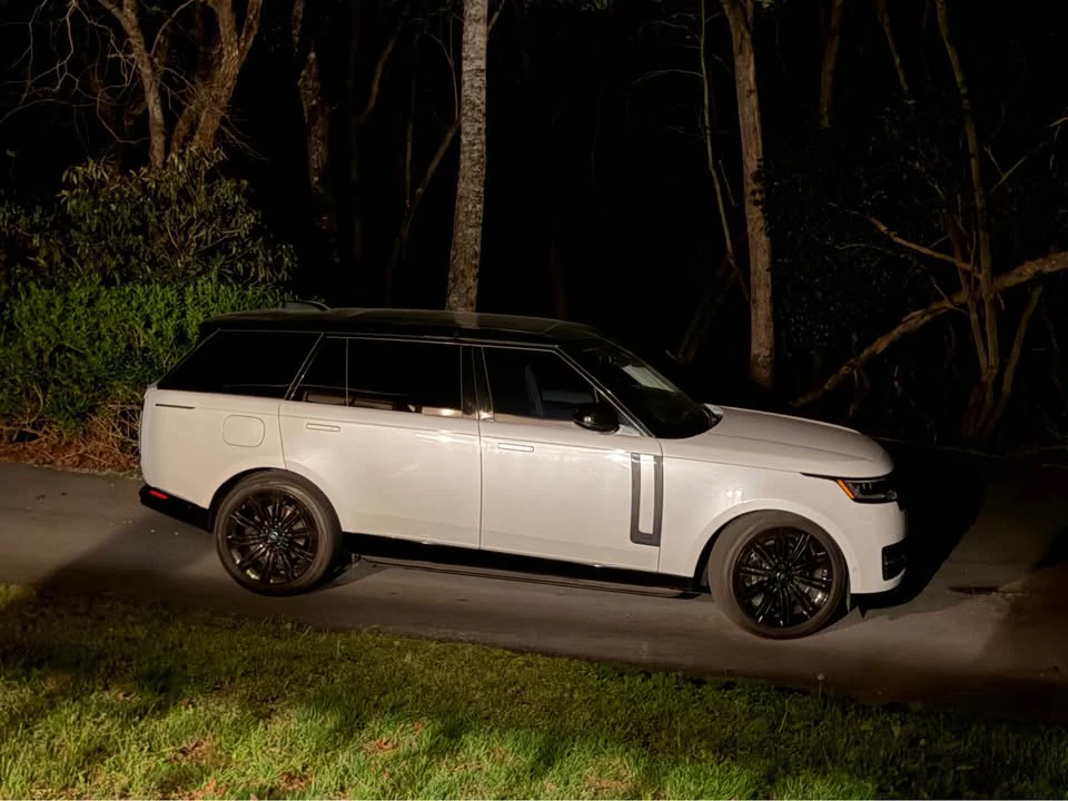 2023 Land Rover Range Rover L460 - Image 3 of 10