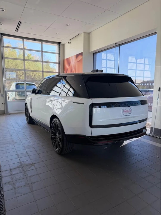 2023 Land Rover Range Rover L460 - Image 2 of 10