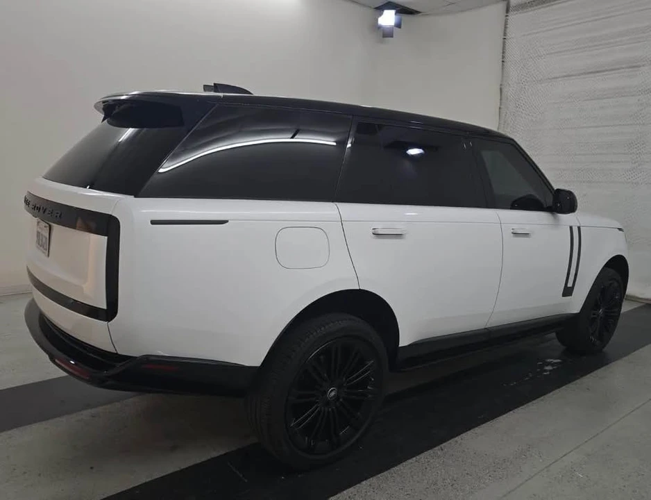 2023 Land Rover Range Rover L460 - Image 10 of 10