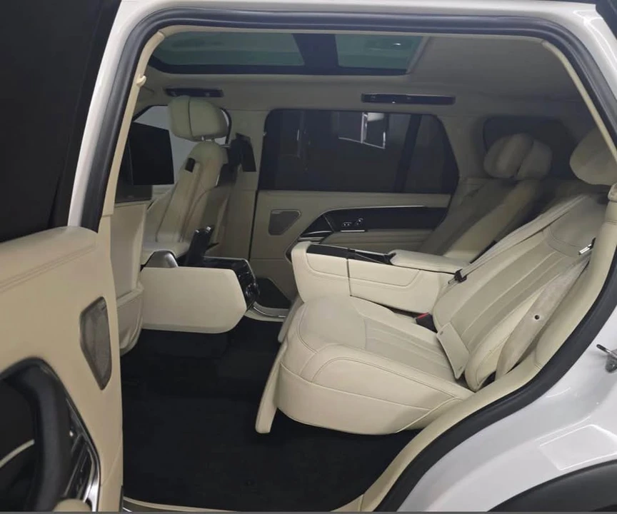 2023 Land Rover Range Rover L460 - Image 8 of 10