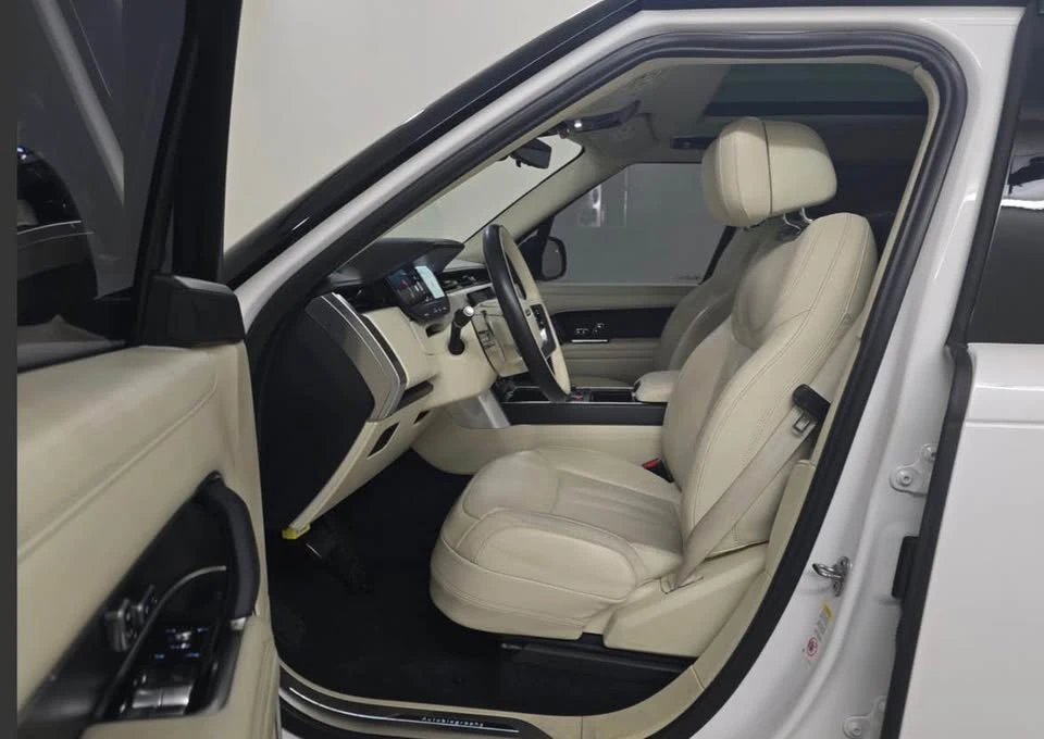 2023 Land Rover Range Rover L460 - Image 4 of 10