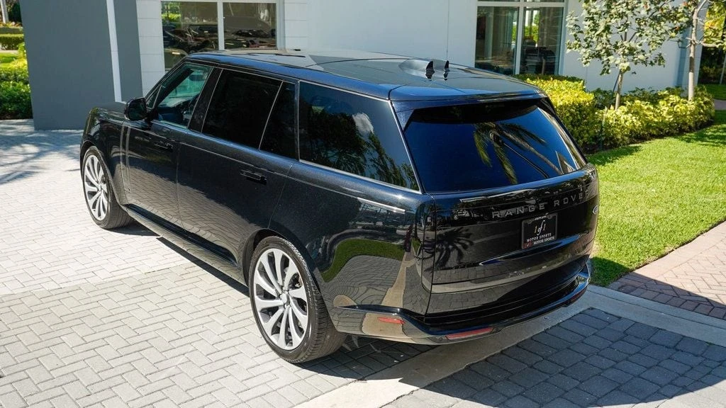 2023 Land Rover Range Rover L460 - Image 17 of 21
